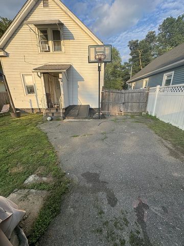 21 Fullerton St, Springfield, MA 01151