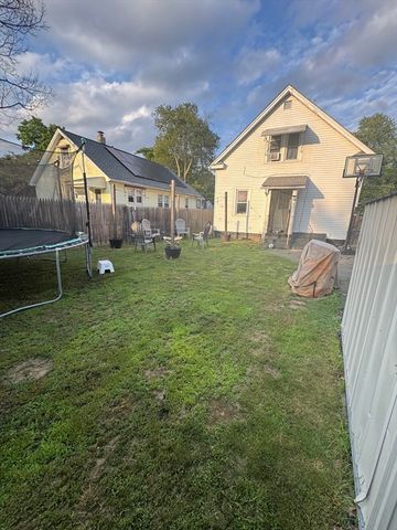 21 Fullerton St, Springfield, MA 01151