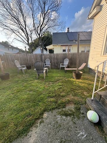 21 Fullerton St, Springfield, MA 01151