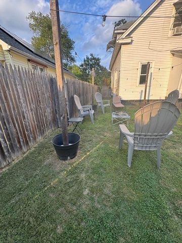 21 Fullerton St, Springfield, MA 01151