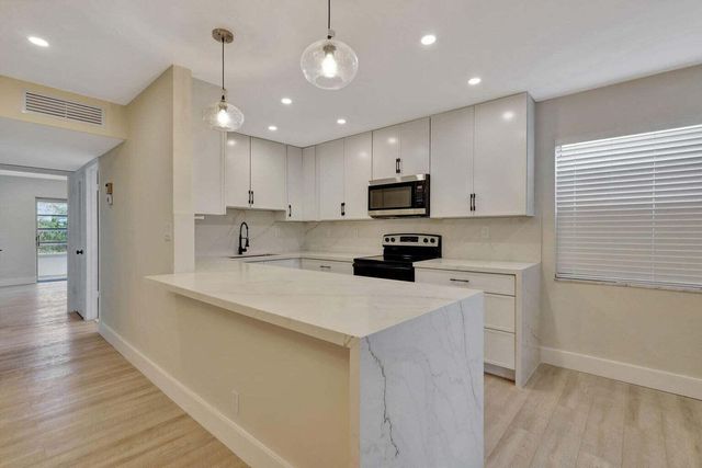 802 BURGUNDY Q, Delray Beach, FL 33484