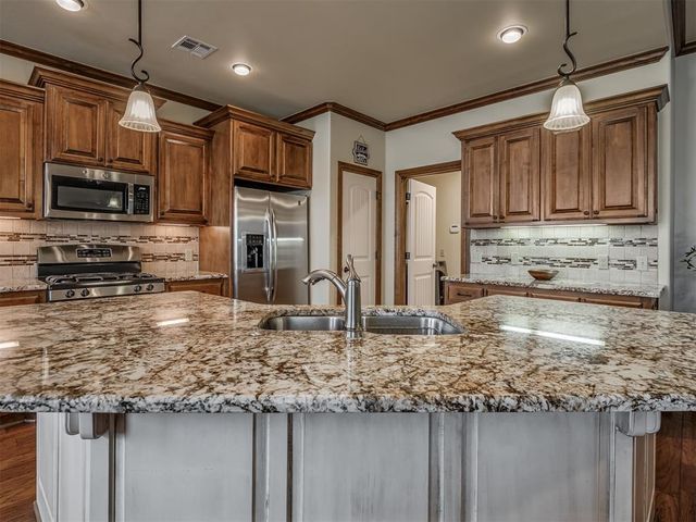 3612 Pistache Lane, Yukon, OK 73099