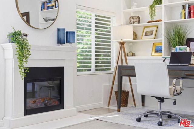 514 S Barrington Avenue 104, Los Angeles, CA 90049