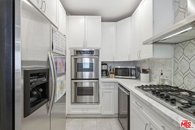 514 S Barrington Avenue 104, Los Angeles, CA 90049
