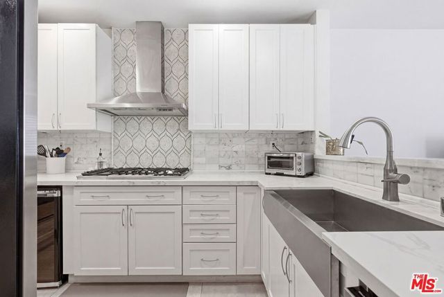 514 S Barrington Avenue 104, Los Angeles, CA 90049