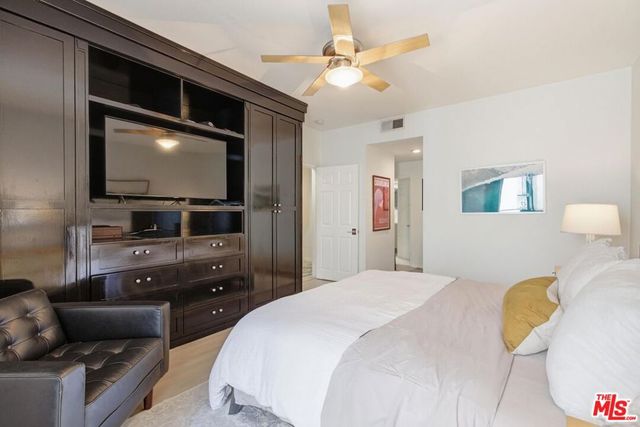 514 S Barrington Avenue 104, Los Angeles, CA 90049