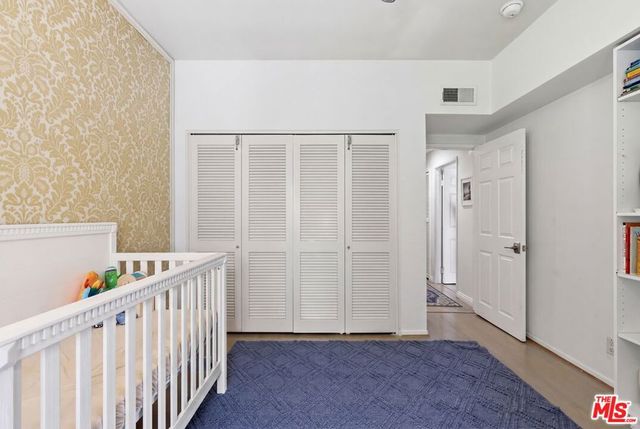 514 S Barrington Avenue 104, Los Angeles, CA 90049