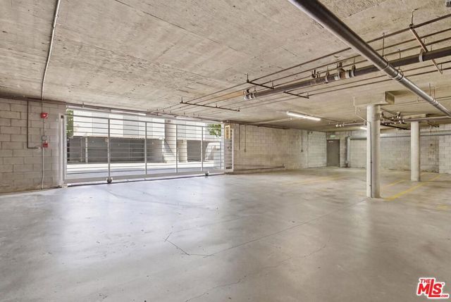 514 S Barrington Avenue 104, Los Angeles, CA 90049