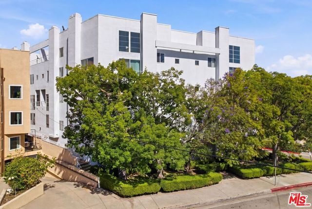 514 S Barrington Avenue 104, Los Angeles, CA 90049