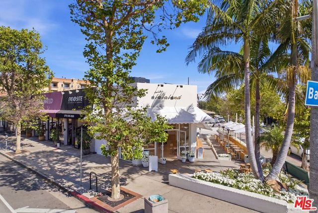 514 S Barrington Avenue 104, Los Angeles, CA 90049