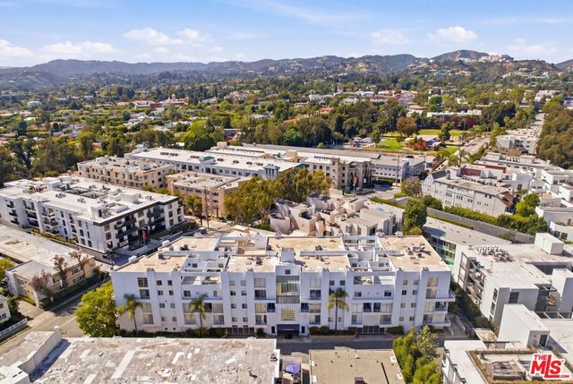 514 S Barrington Avenue 104, Los Angeles, CA 90049