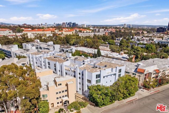 514 S Barrington Avenue 104, Los Angeles, CA 90049