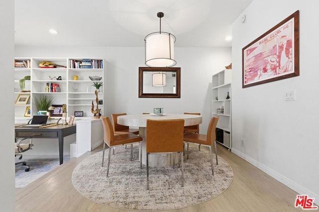 514 S Barrington Avenue 104, Los Angeles, CA 90049