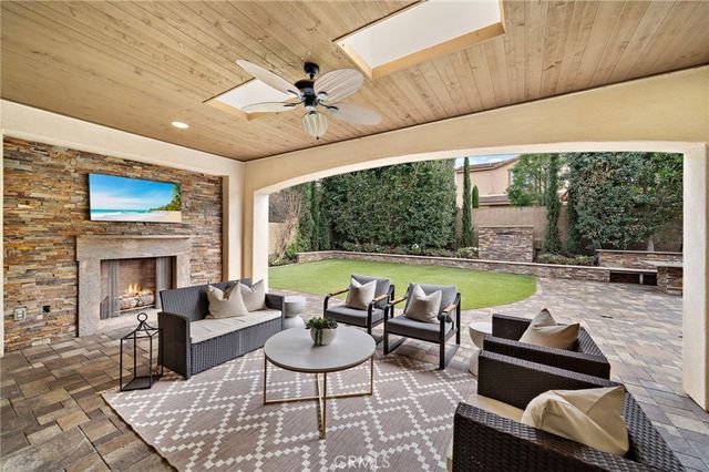 106 Fieldwood, Irvine, CA 92618