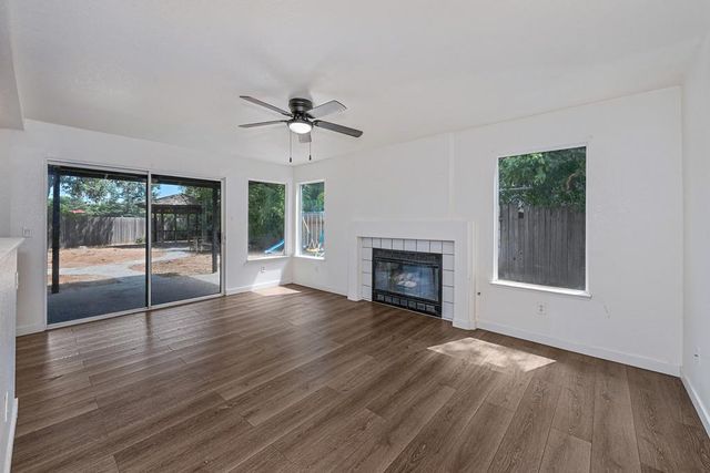 6431 Canyon Creek Way, Elk Grove, CA 95758