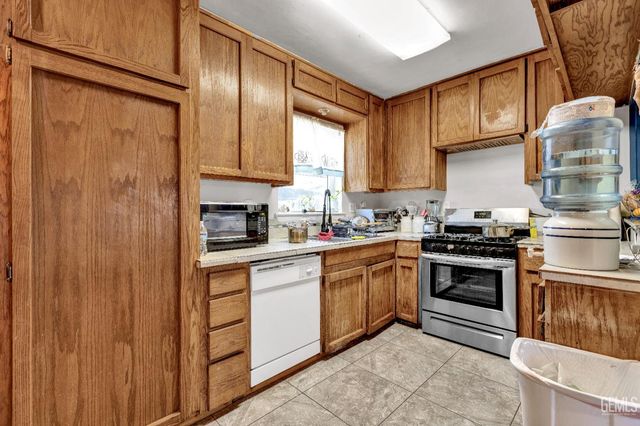 1504 Stockton Avenue, Bakersfield, CA 93308