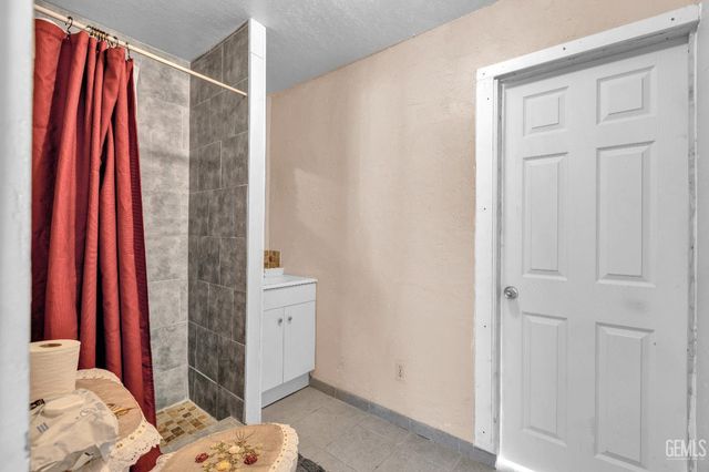 1504 Stockton Avenue, Bakersfield, CA 93308