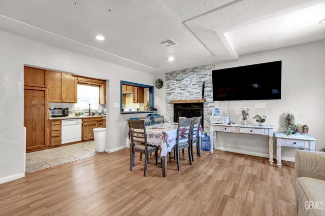 1504 Stockton Avenue, Bakersfield, CA 93308