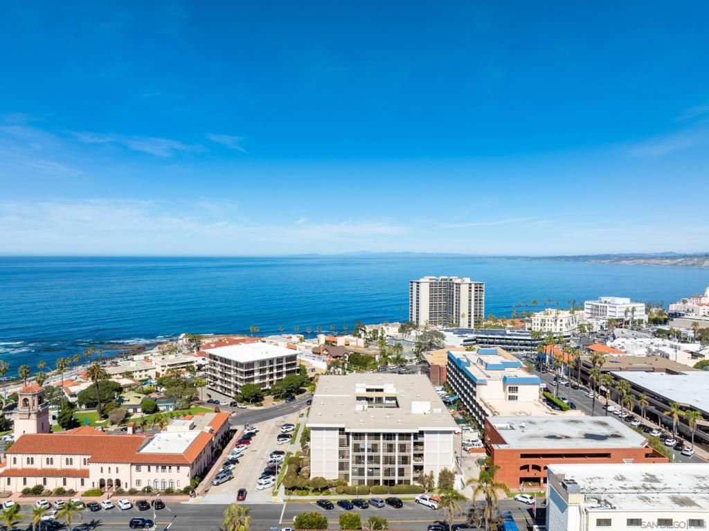 Image 1 of property listing at 7811 Eads Ave 206, La Jolla, CA 92037