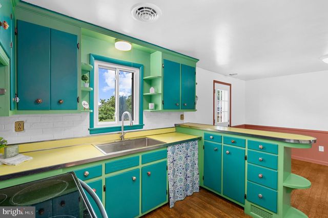 48 FAIRGROUND AVE, Taneytown, MD 21787
