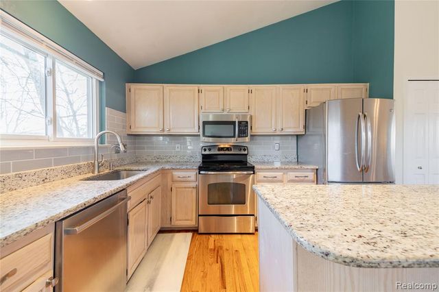 907 Huntclub Boulevard, Auburn Hills, MI 48326