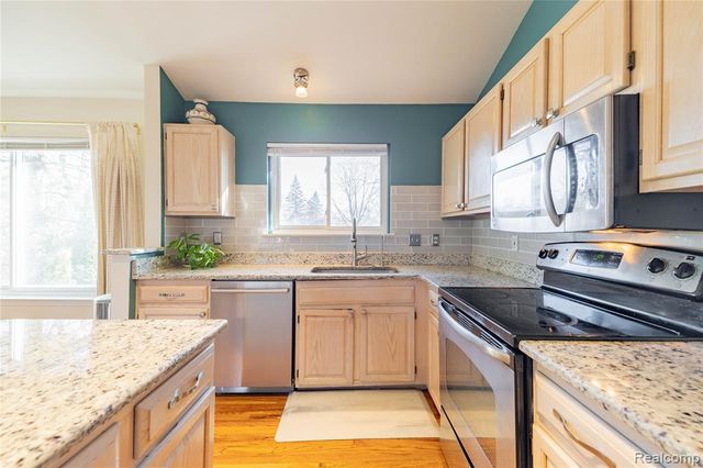 907 Huntclub Boulevard, Auburn Hills, MI 48326