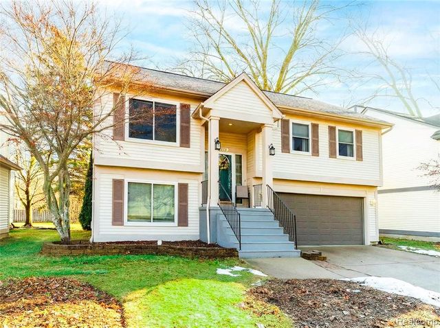 907 Huntclub Boulevard, Auburn Hills, MI 48326