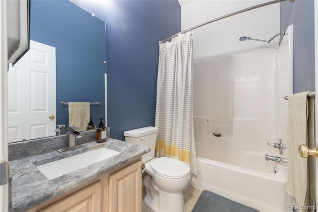 907 Huntclub Boulevard, Auburn Hills, MI 48326