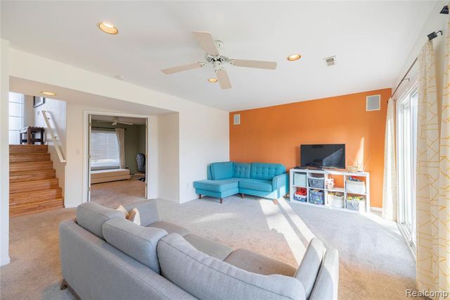 907 Huntclub Boulevard, Auburn Hills, MI 48326