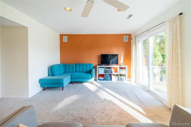 907 Huntclub Boulevard, Auburn Hills, MI 48326