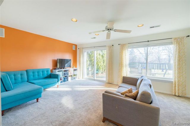 907 Huntclub Boulevard, Auburn Hills, MI 48326