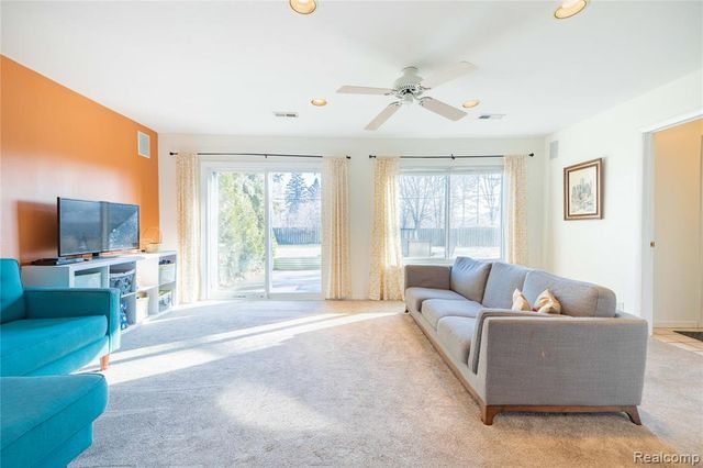 907 Huntclub Boulevard, Auburn Hills, MI 48326