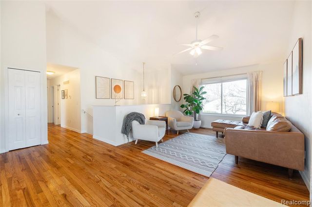 907 Huntclub Boulevard, Auburn Hills, MI 48326