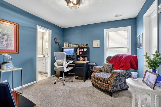 9221 N Garfield Avenue, Kansas City, MO 64155