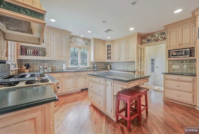 146 Richards Road, Ridgewood, NJ 07450