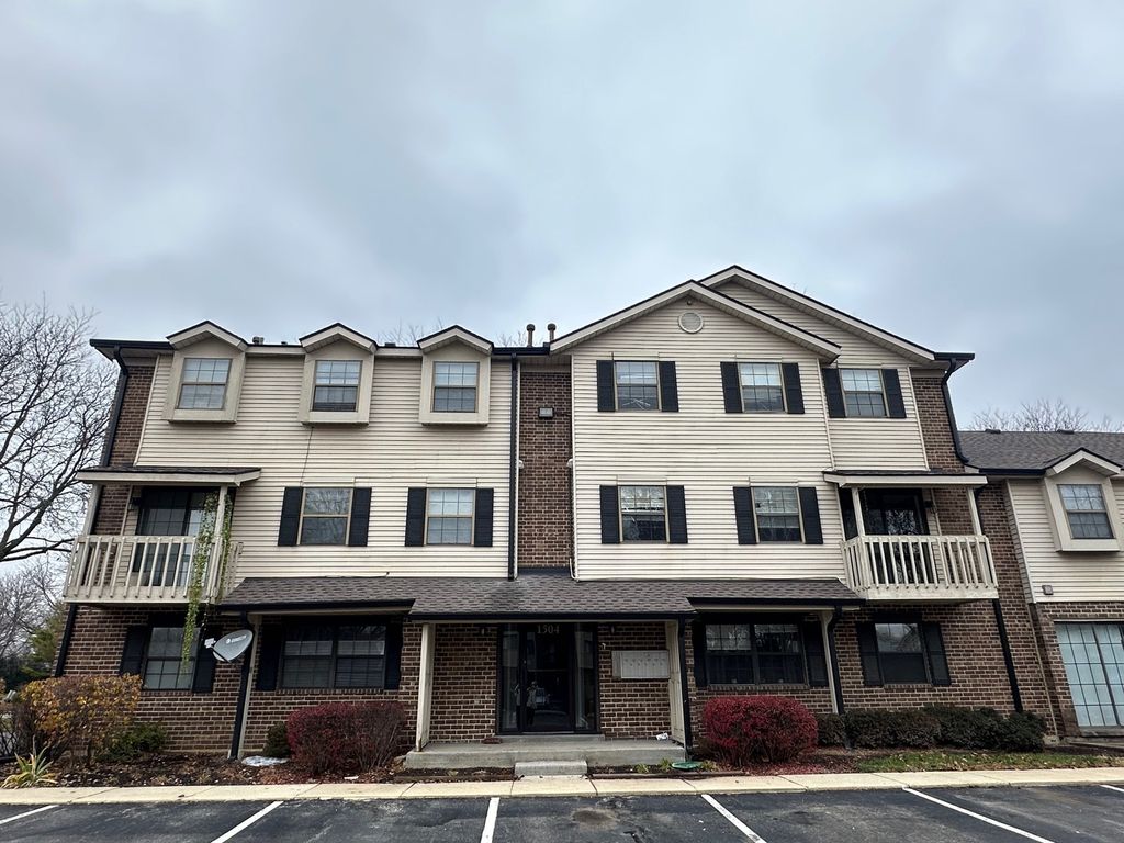 1504 W Jefferson Avenue A, Naperville, IL 60540