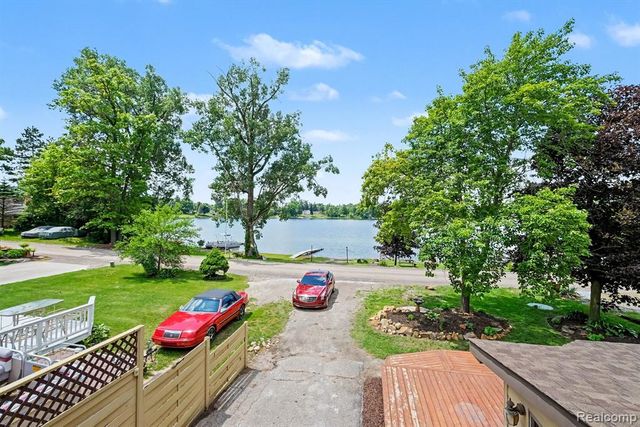 16059 Murray Rd, Byron, MI 48418