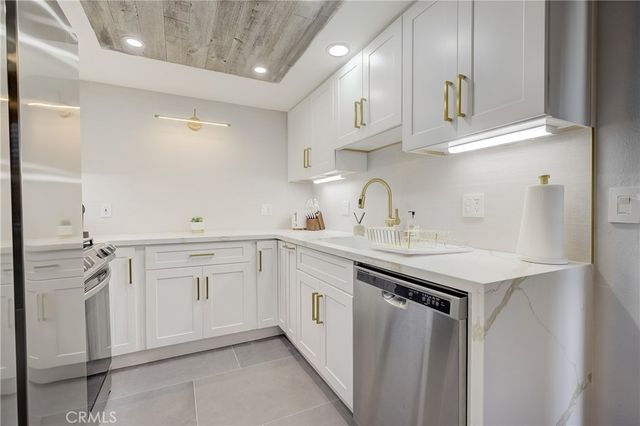 16562 Regina 4, Huntington Beach, CA 92649