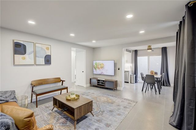 16562 Regina 4, Huntington Beach, CA 92649