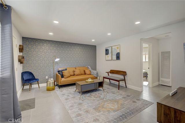 16562 Regina 4, Huntington Beach, CA 92649