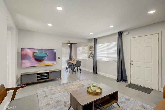 16562 Regina 4, Huntington Beach, CA 92649