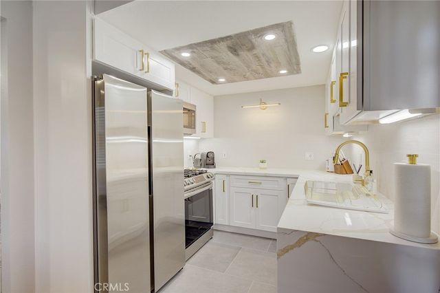 16562 Regina 4, Huntington Beach, CA 92649