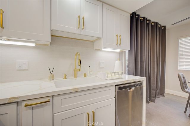 16562 Regina 4, Huntington Beach, CA 92649