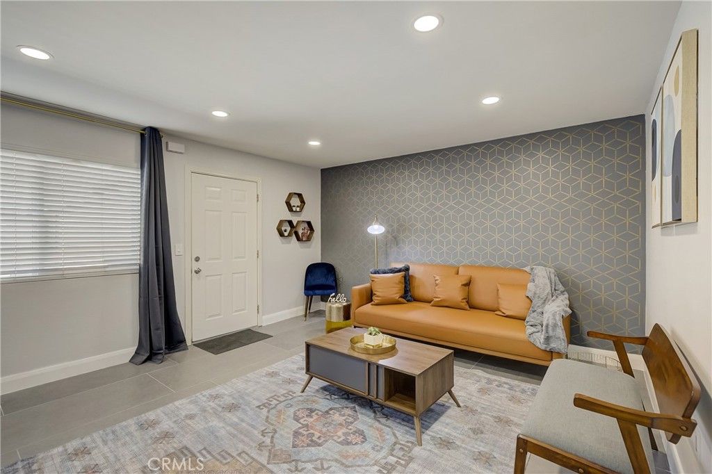 16562 Regina 4, Huntington Beach, CA 92649