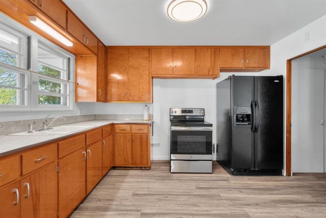 310 W Nevada Avenue, Oshkosh, WI 54901