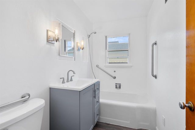 310 W Nevada Avenue, Oshkosh, WI 54901