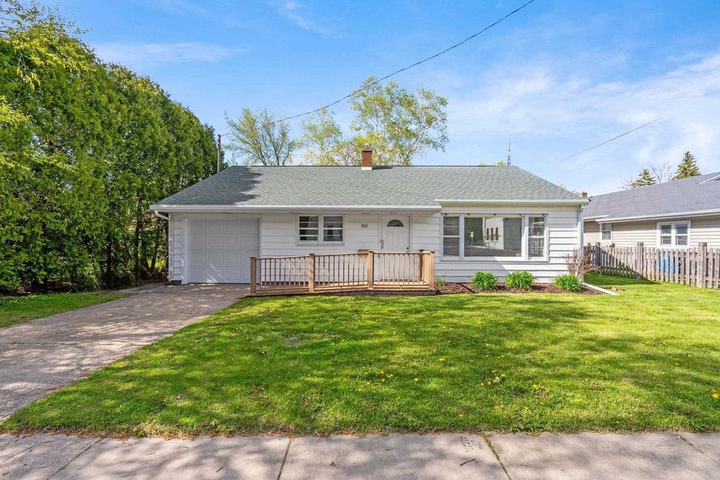 310 W Nevada Avenue, Oshkosh, WI 54901