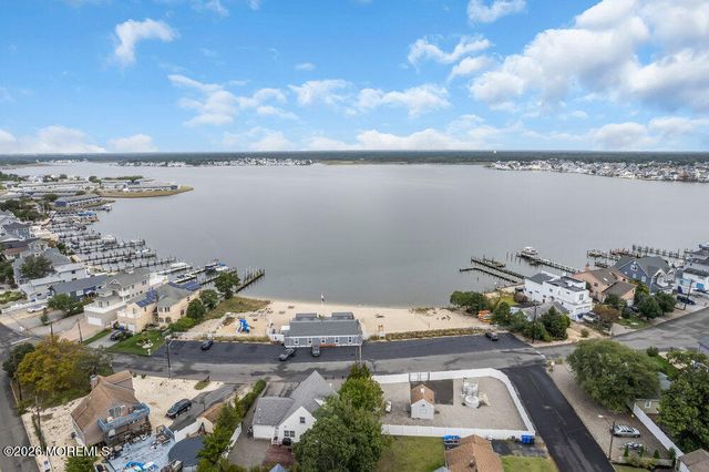 657 Bayview Drive, Toms River, NJ 08753