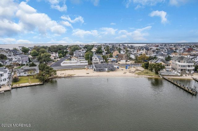 657 Bayview Drive, Toms River, NJ 08753