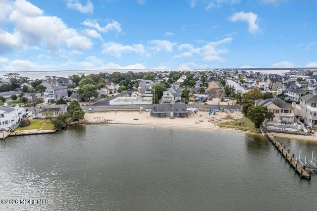 657 Bayview Drive, Toms River, NJ 08753